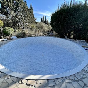 PVC armé dans une piscine ronde à Draguignan, Var 83