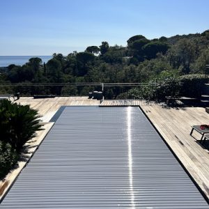 Pose de volet roulant pour piscine à Draguignan, Var 83